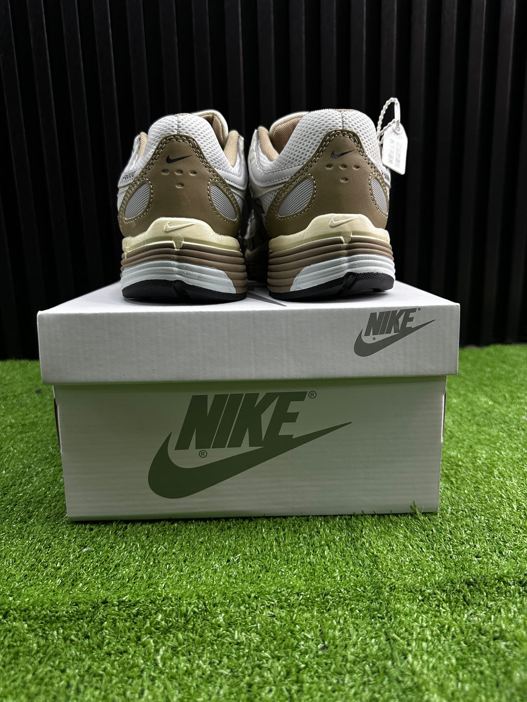 NIKE P-6000 BEIGE-CAFÉ
