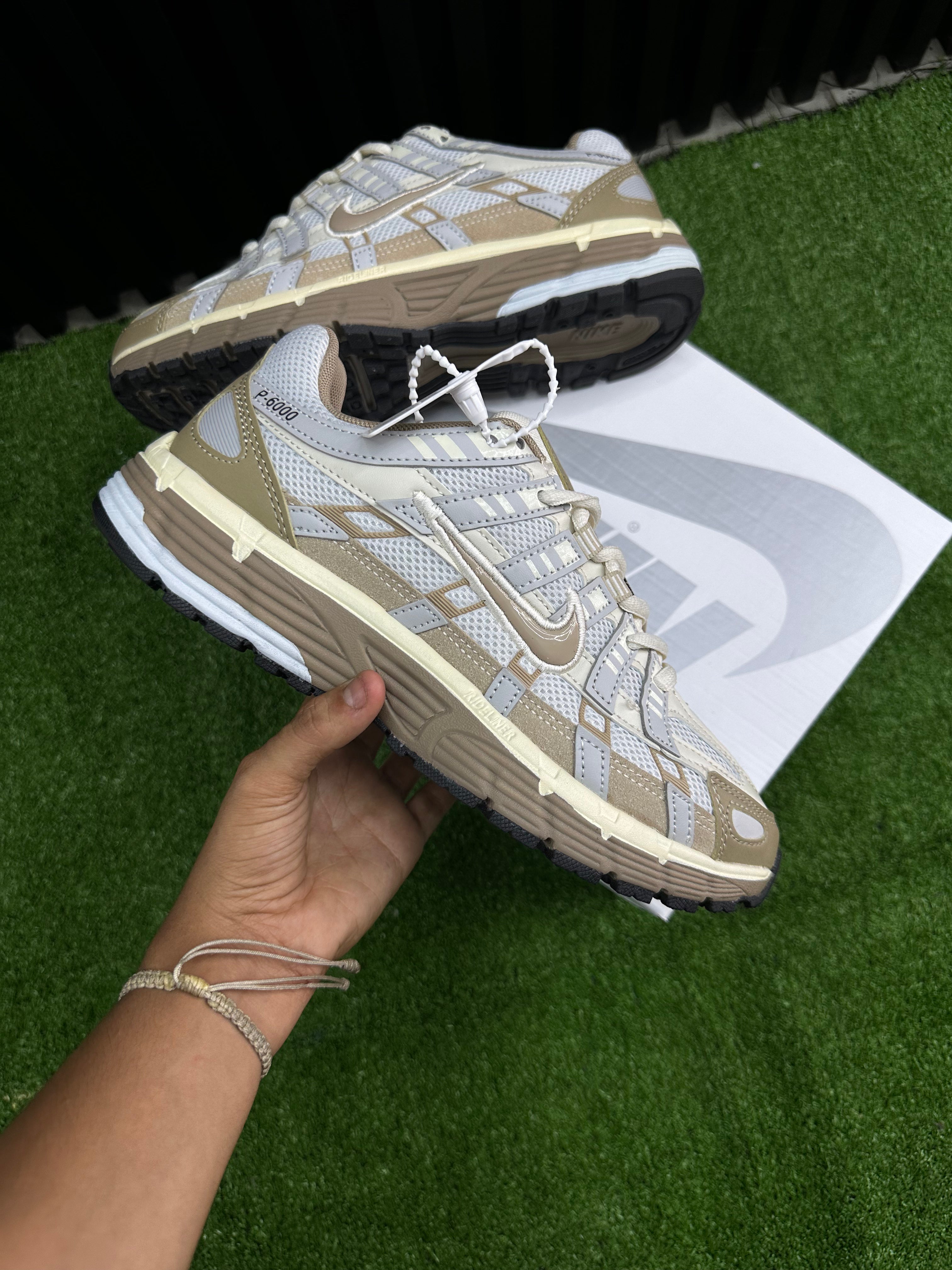 NIKE P-6000 BEIGE-CAFÉ