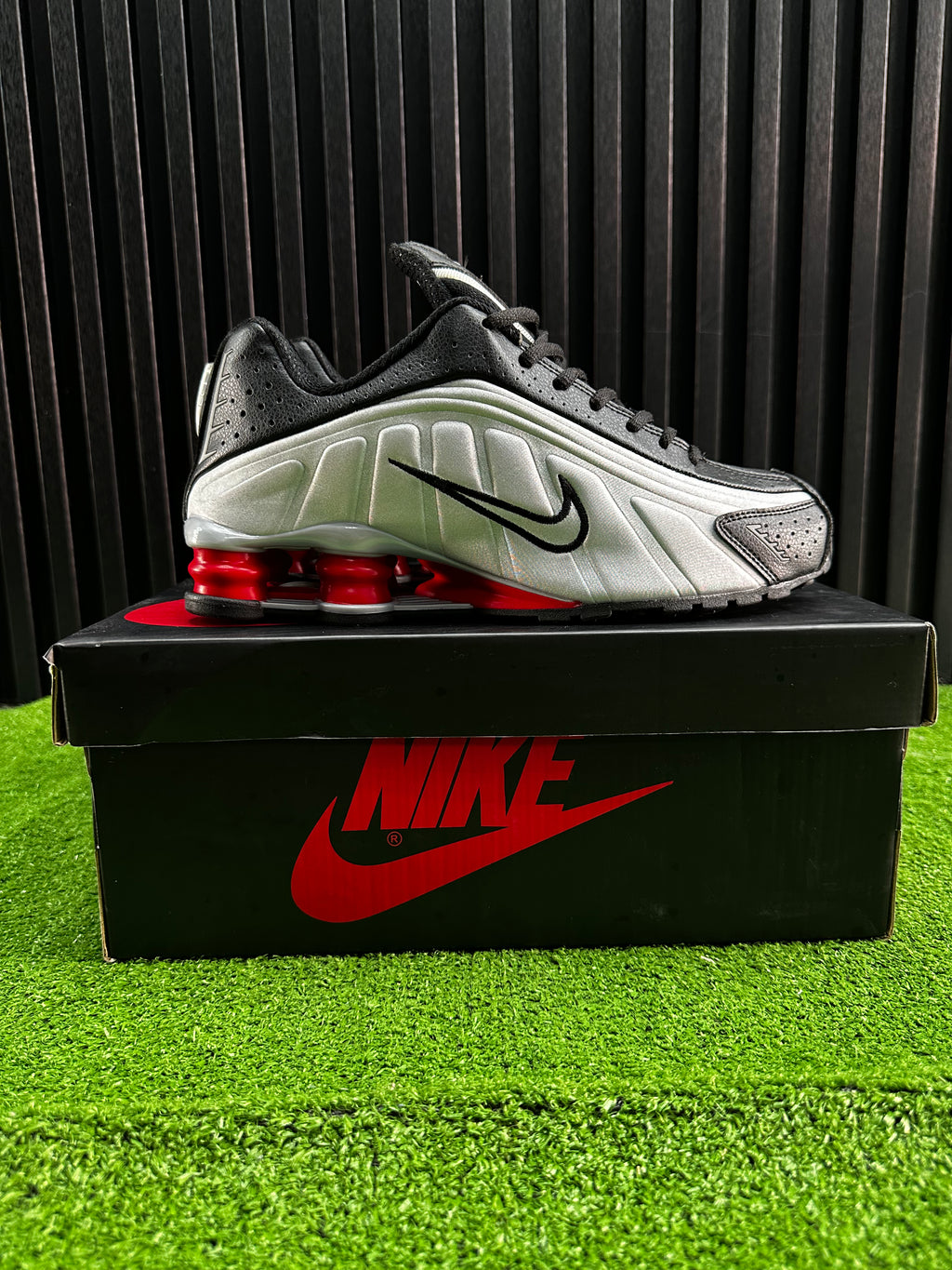 NIKE SHOX R4 GRIS