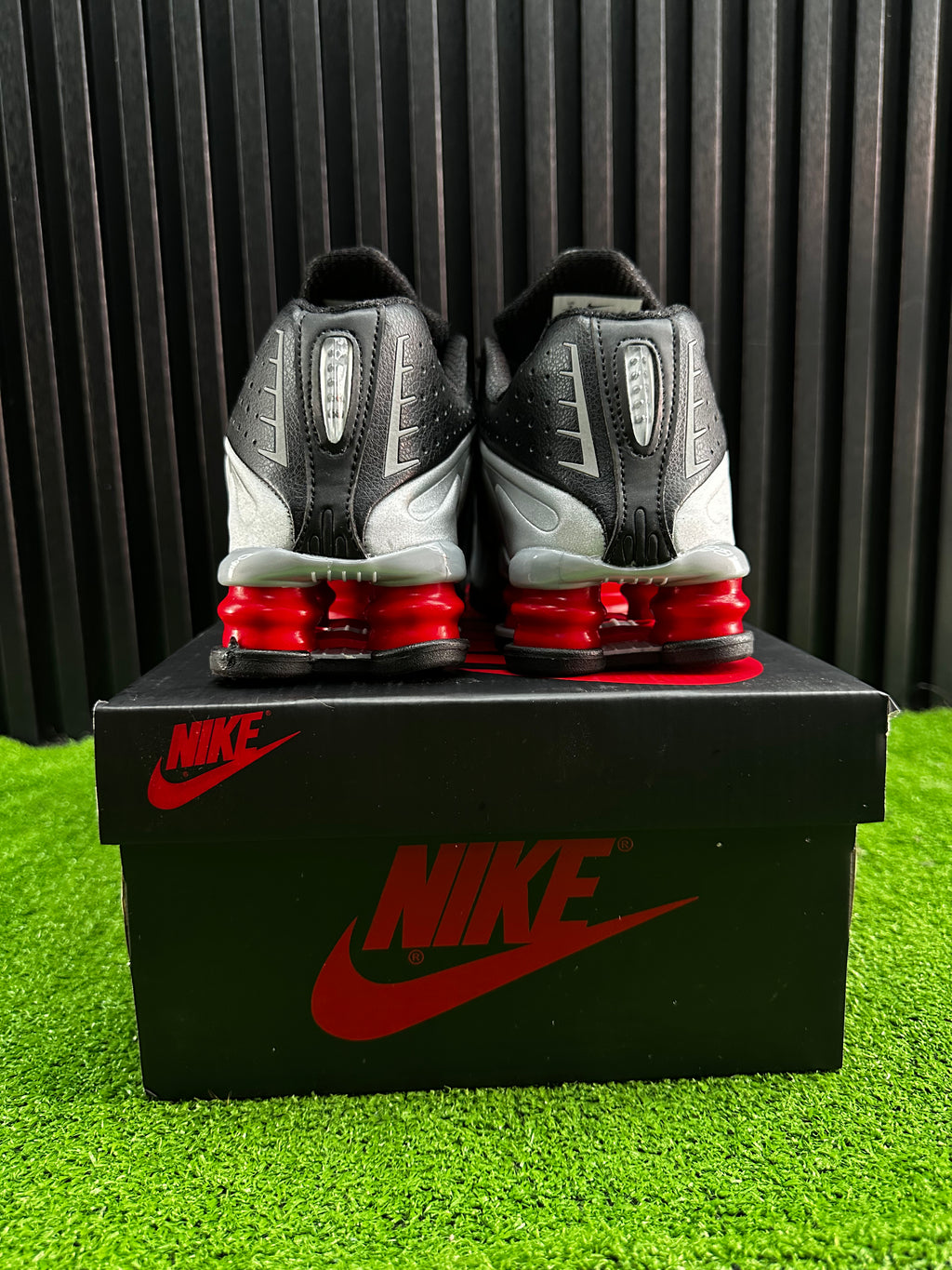 NIKE SHOX R4 GRIS