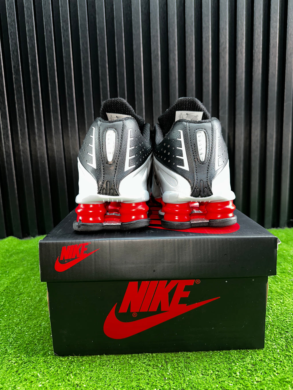 NIKE SHOX R4 GRIS