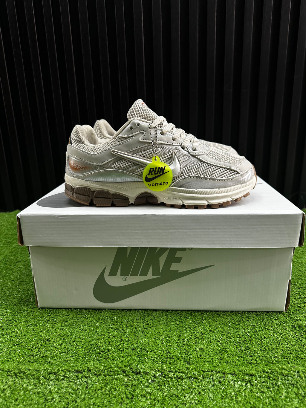 NIKE VOMERO CAFÉ