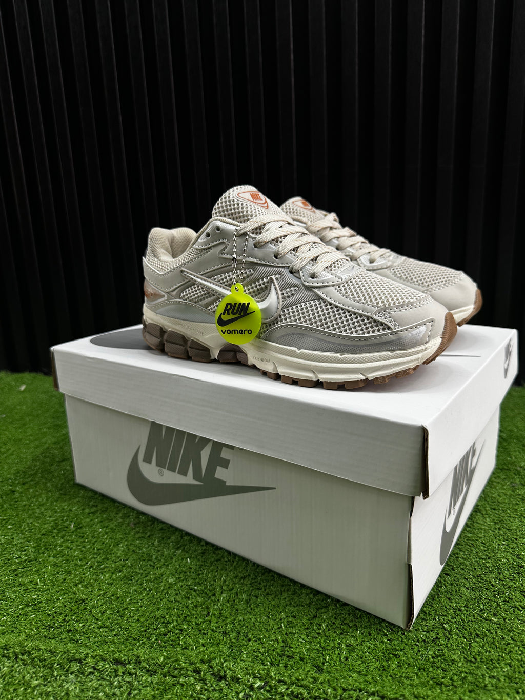 NIKE VOMERO CAFÉ