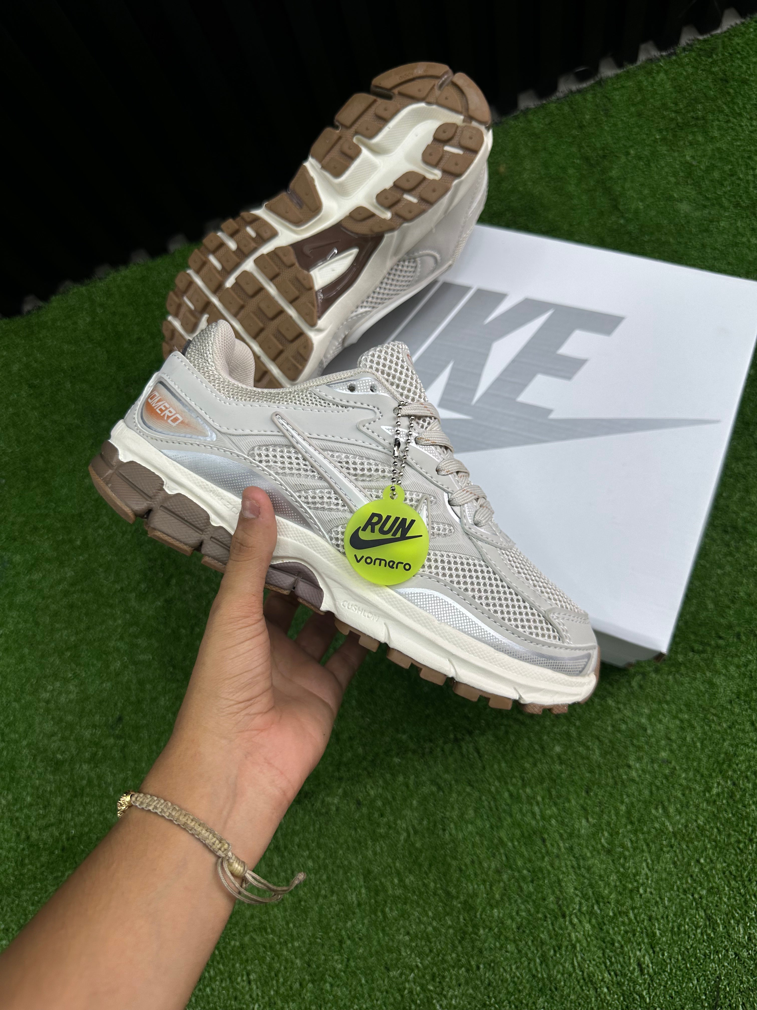 NIKE VOMERO CAFÉ