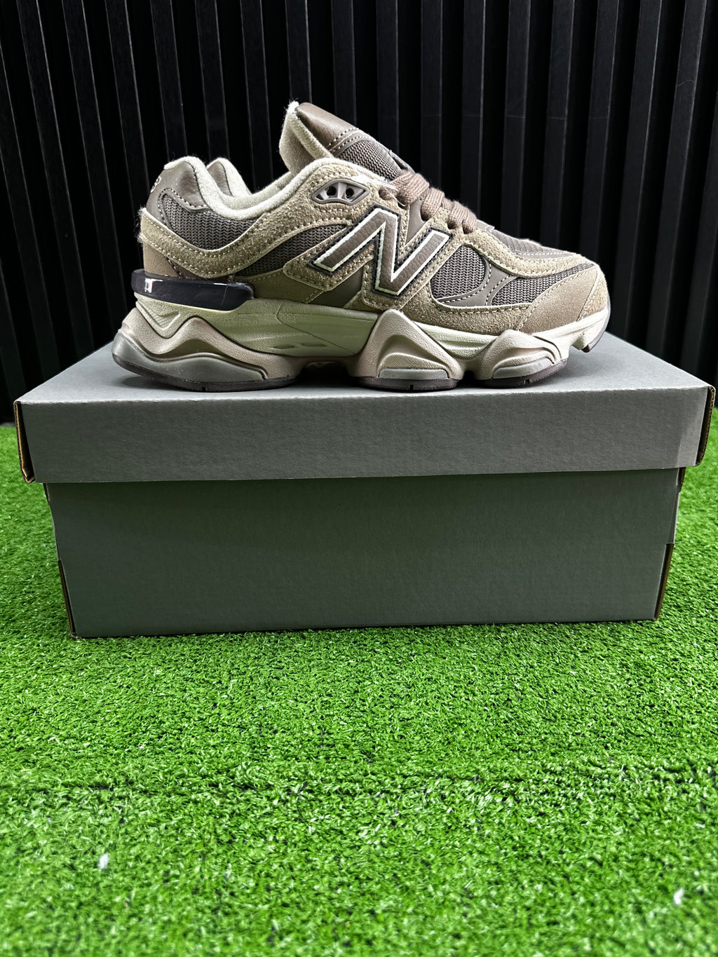 NB 9060 MARRÓN