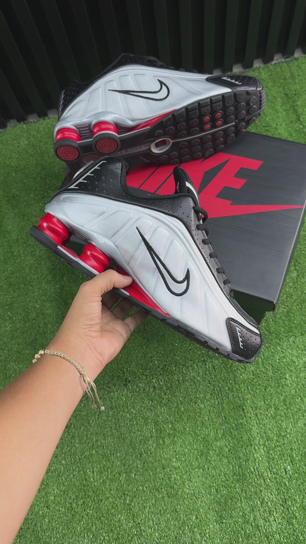 NIKE SHOX R4 GRIS