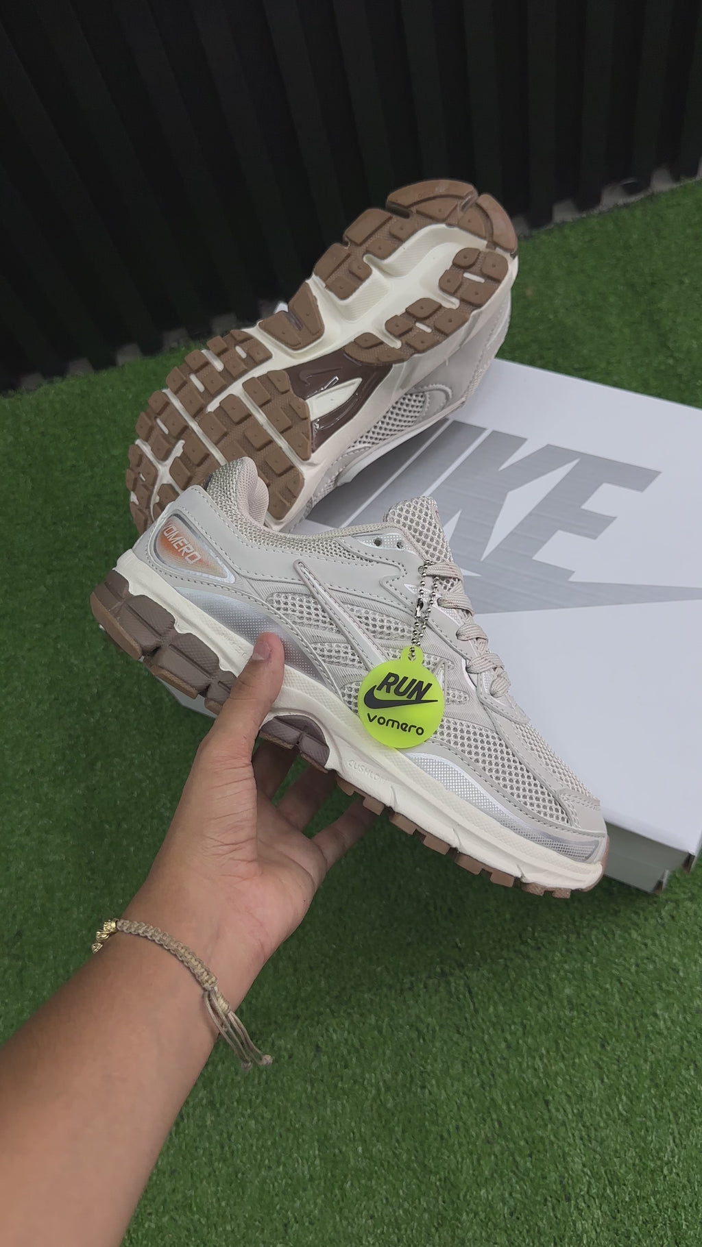 NIKE VOMERO CAFÉ